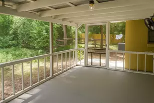 610 NW 36th Dr, Gainesville, FL 32607 - Photo 2