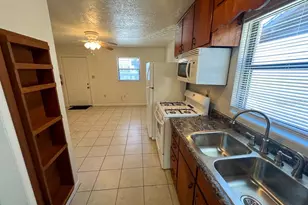 1406 SW 18th Pl, Gainesville, FL 32608 - Photo 6