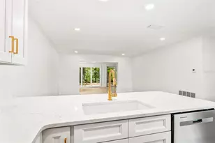 11280 W Bayshore Dr, Crystal River, FL 34429 - Photo 6