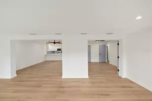 11254 W Bayshore Dr, Crystal River, FL 34429 - Photo 14