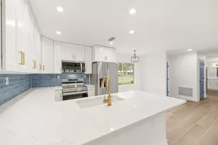 11254 W Bayshore Dr, Crystal River, FL 34429 - Photo 10