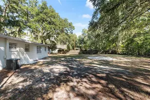 2511 NE 3rd Pl, Gainesville, FL 32641 - Photo 22