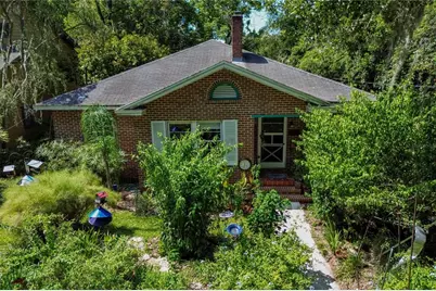 611 NE 10th Place, Gainesville, FL 32601 - Photo 1