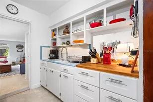 847 NE 7th Pl, Gainesville, FL 32601 - Photo 6