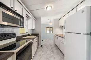 14233 Rialto Ave, Brooksville, FL 34613 - Photo 18