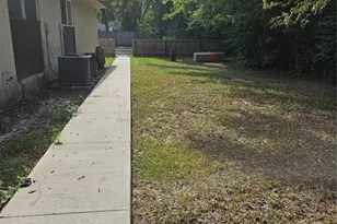 3219 SW 26th Dr, Gainesville, FL 32608 - Photo 8