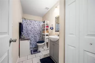 1322 NE 1st Ave, Gainesville, FL 32641 - Photo 20