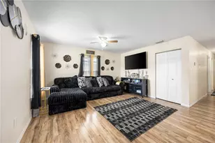 1322 NE 1st Ave, Gainesville, FL 32641 - Photo 4