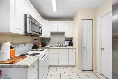 1322 NE 1st Avenue, Gainesville, FL 32641 - Photo 10