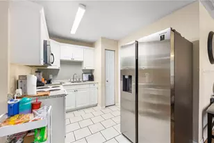 1322 NE 1st Ave, Gainesville, FL 32641 - Photo 8