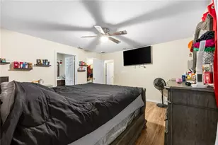 1322 NE 1st Ave, Gainesville, FL 32641 - Photo 14