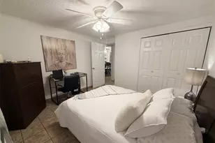 2490 SW 14th Dr, Gainesville, FL 32608 - Photo 8