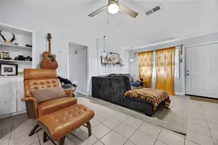 2418 NE 12th St, Gainesville, FL 32609 - Photo 4