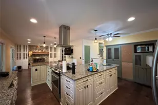 608 SW 80th Blvd, Gainesville, FL 32607 - Photo 2