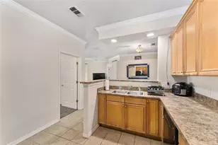 1142 SW 9th Rd, Gainesville, FL 32601 - Photo 10