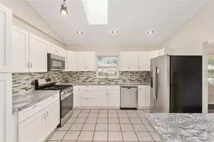 1135 SE 12th Ave, Gainesville, FL 32641 - Photo 6