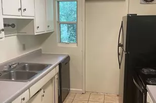 217 NW 36th Dr, Gainesville, FL 32607 - Photo 2