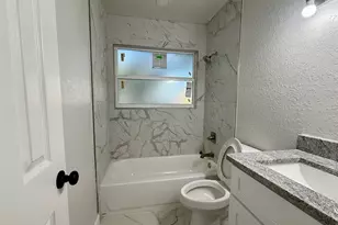 1030 SE 18th Terrace, Gainesville, FL 32641 - Photo 2