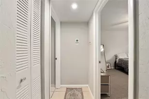 1015 SW 9th St, Gainesville, FL 32601 - Photo 16