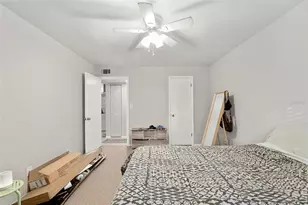 1015 SW 9th St, Gainesville, FL 32601 - Photo 18