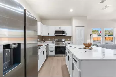 702 SE 8th Street, Gainesville, FL 32601 - Photo 8