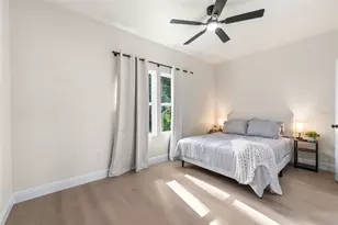 702 SE 8th St, Gainesville, FL 32601 - Photo 12