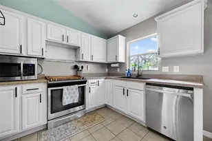 470 Margaret St, Bronson, FL 32621 - Photo 6