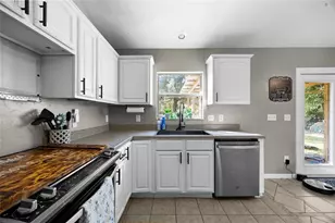 470 Margaret St, Bronson, FL 32621 - Photo 8