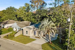 2016 NE 3rd Ave, Gainesville, FL 32641 - Photo 2