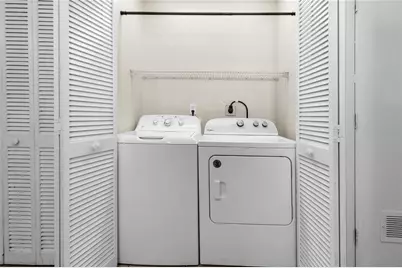 1520 NE 6th Avenue, Gainesville, FL 32641 - Photo 12