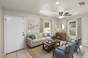 1520 NE 6th Ave, Gainesville, FL 32641 - Photo 2