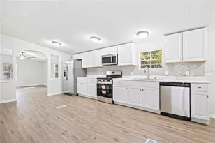 1809 Rosemary Cir, Bell, FL 32619 - Photo 4