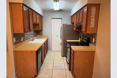 7028 SW 46th Avenue, Gainesville, FL 32608 - Photo 2