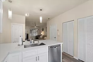 621 SW 10th St, Gainesville, FL 32601 - Photo 14