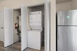 621 SW 10th St, Gainesville, FL 32601 - Photo 16