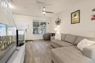 621 SW 10th St, Gainesville, FL 32601 - Photo 6