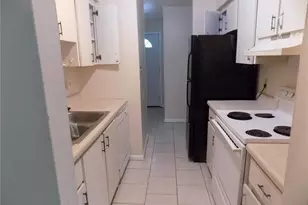 6124 SW 10th Pl, Gainesville, FL 32607 - Photo 2