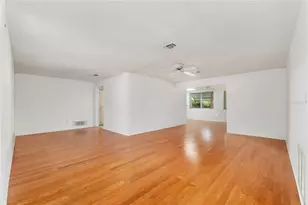 560 E Country Club Dr, Williston, FL 32696 - Photo 8