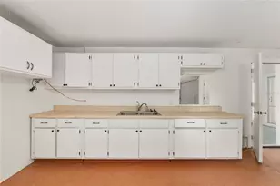 560 E Country Club Dr, Williston, FL 32696 - Photo 46