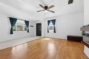 1334 NE 9th St St, Gainesville, FL 32601 - Photo 6