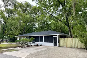 1715 NE 6th Pl, Gainesville, FL 32641 - Photo 2