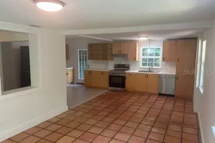 930 NE 12th Ave, Gainesville, FL 32601 - Photo 4