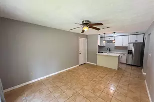 1015 SW 9th St, Gainesville, FL 32601 - Photo 6