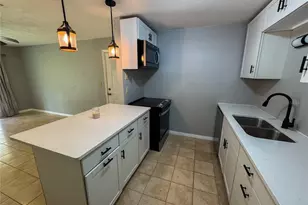 1015 SW 9th St, Gainesville, FL 32601 - Photo 8