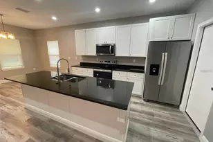 634 NE 15th Ter, Gainesville, FL 32641 - Photo 4