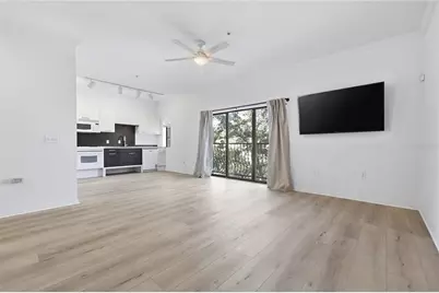 20 SW 6th Street #304, Gainesville, FL 32601 - Photo 2