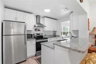 1115 NE 5th Pl, Gainesville, FL 32601 - Photo 10