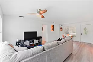 1115 NE 5th Pl, Gainesville, FL 32601 - Photo 6