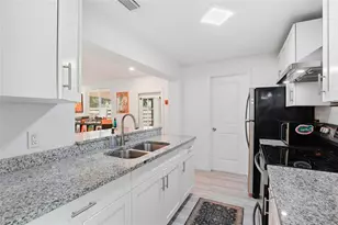 1115 NE 5th Pl, Gainesville, FL 32601 - Photo 12