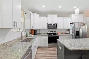 9092 Maryann Dr, Fanning Springs, FL 32693 - Photo 8